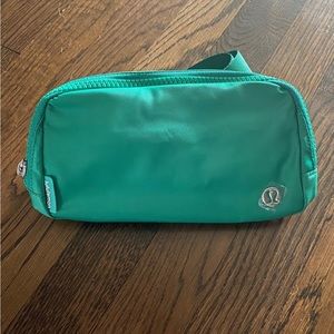 Emerald ice belt bag